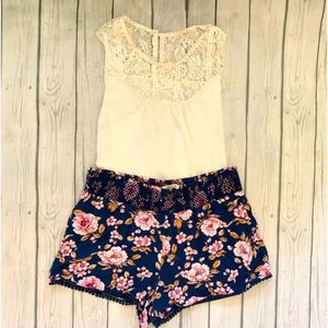 LC Lauren Conrad-navy floral smocked waist shorts-large